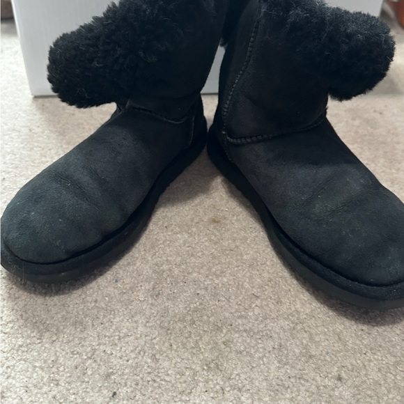 Ugg Bailey Button Authentic size 7 - Picture 4 of 9